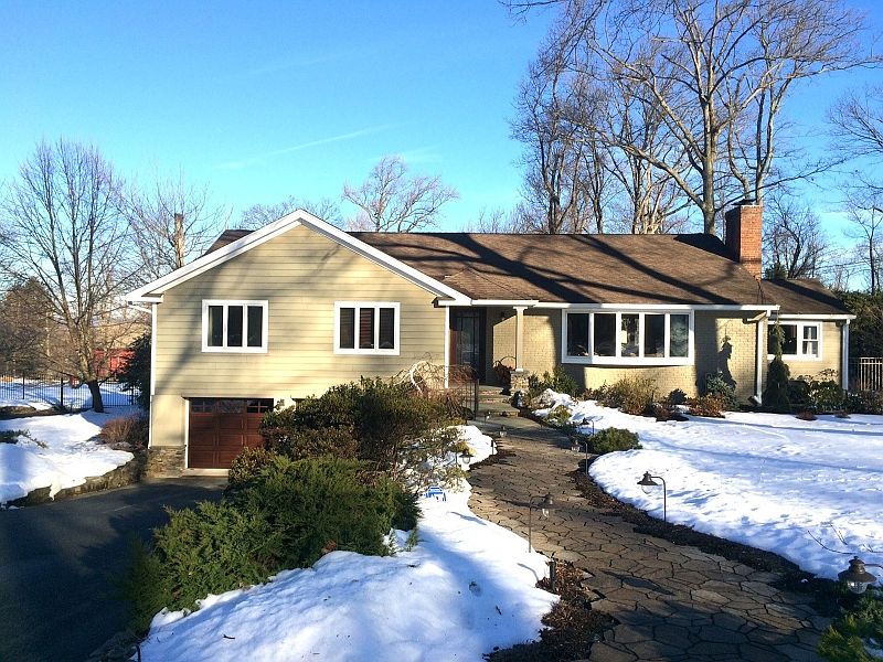 1st image of 7 White Oak Dr