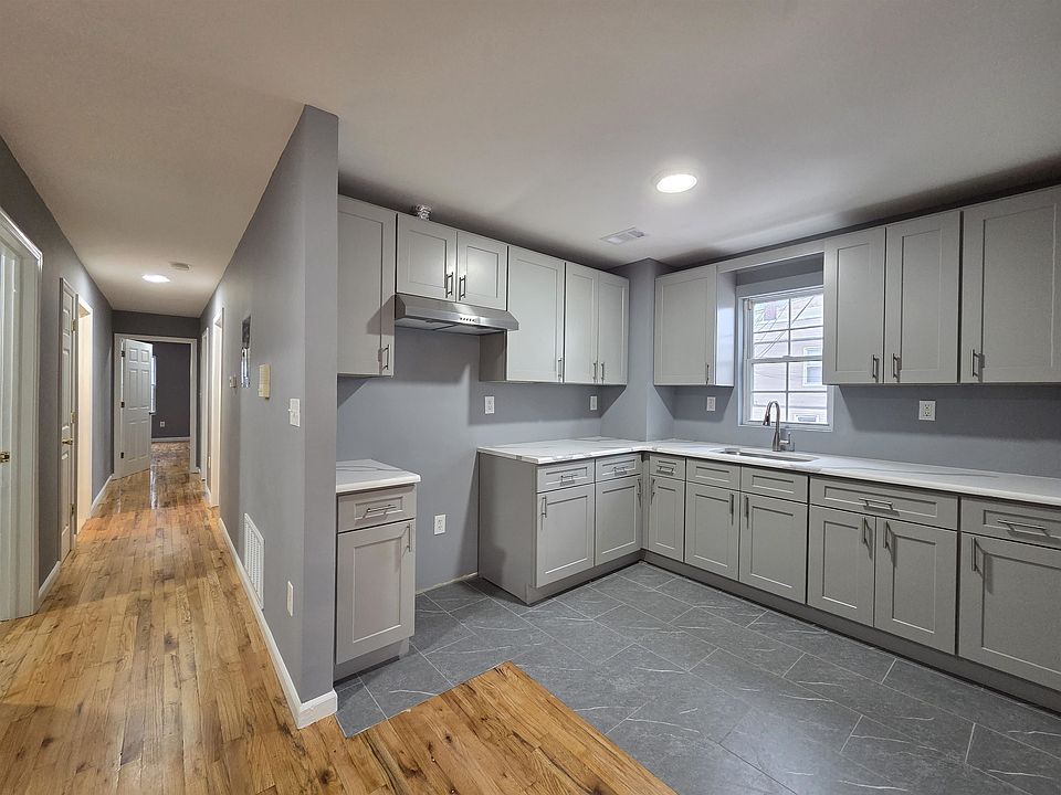 1st image of 82 Mallory Ave Floor 1