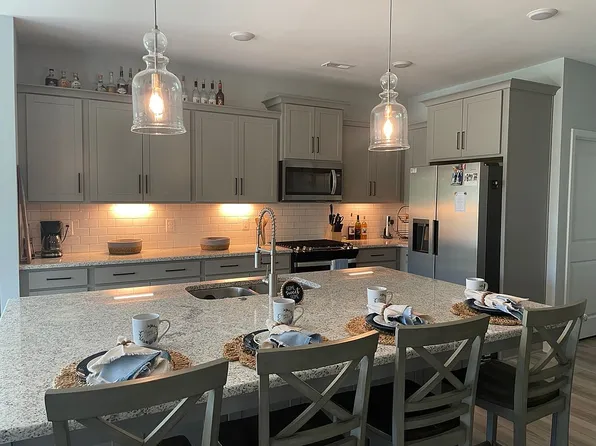 204 Balustrade Way, Hampstead, NC 28443