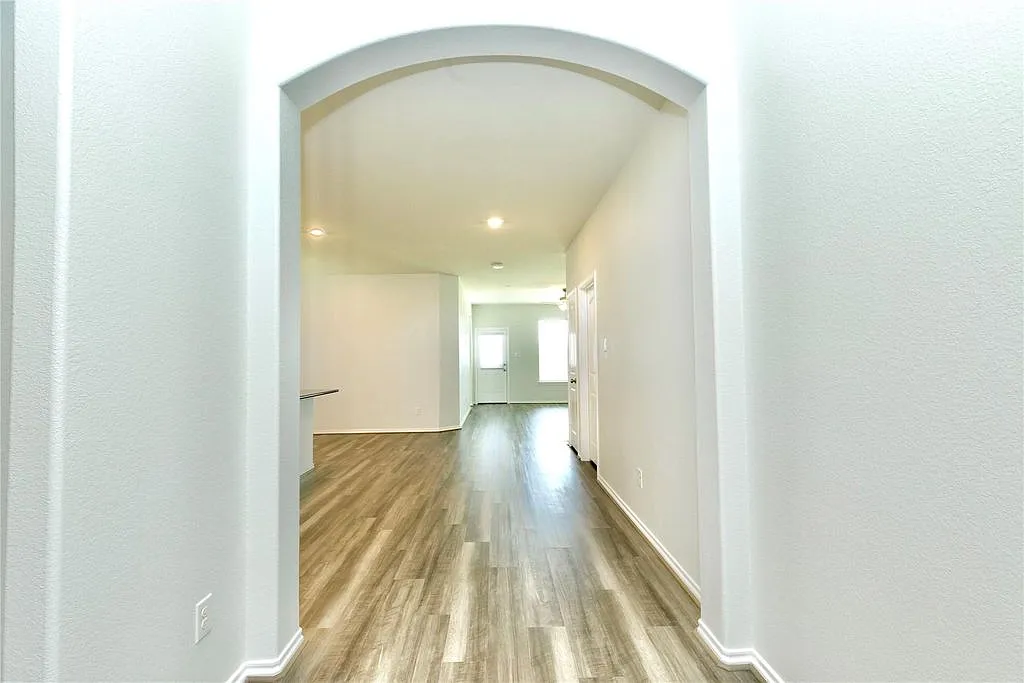 3 bed, 1826 sqft, $2,350 — Photo 3