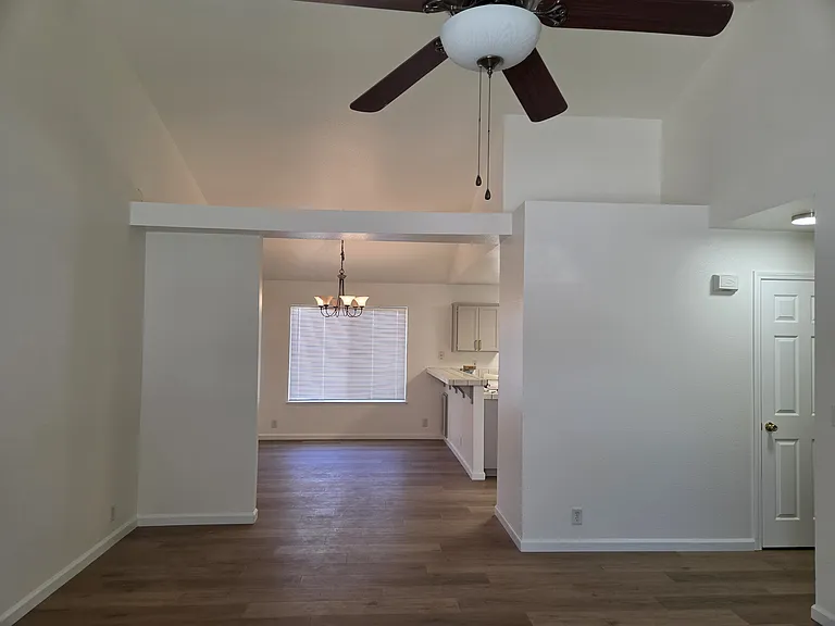 1009 Southampton Dr — Photo 3
