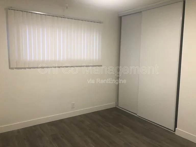 6500 Balboa Blvd — Photo 14