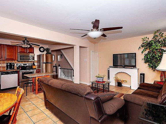 4th image of 733-35 Wesley Ave