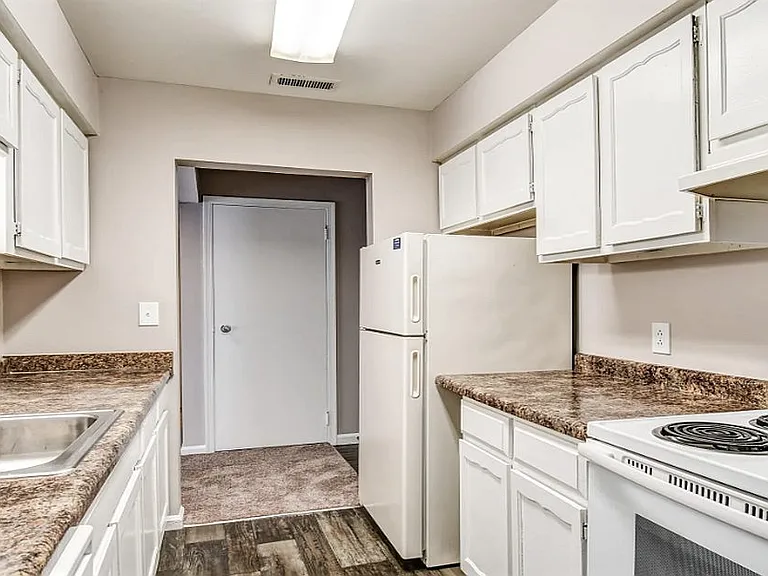 Fox Hunt Apartments — Photo 4