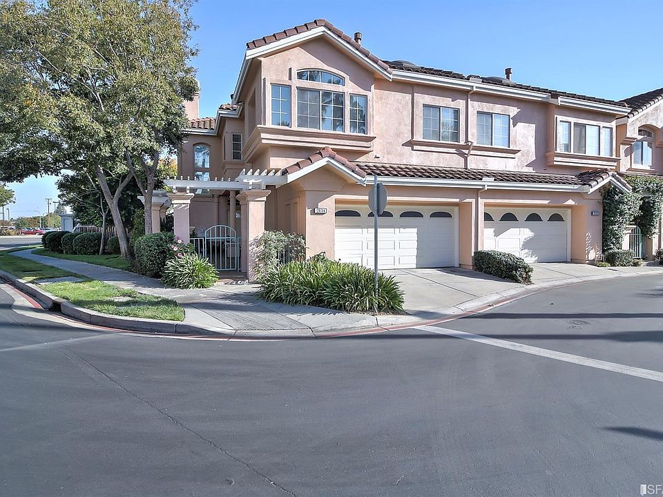 1st image of 2134 Vizcaya Way