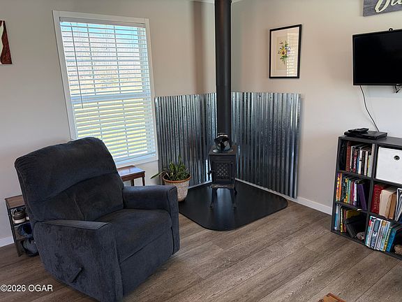 4th image of 70 E Carter Rd