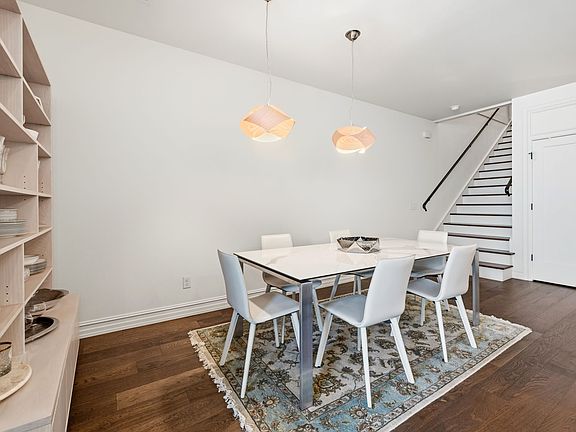 3rd image of 517 SE 6th St