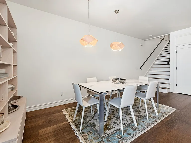 517 SE 6th St — Photo 3