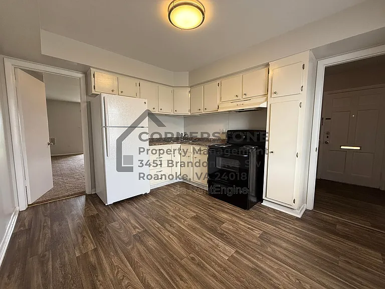 6500 Carefree Ln #13 — Photo 2