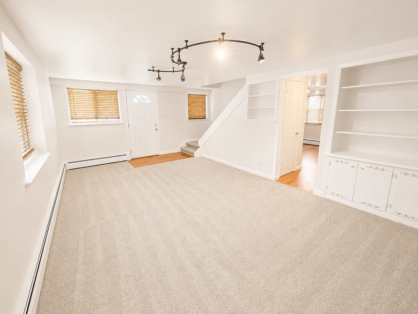 2 bed, 1.5 bath, 1100 sqft, $1,995 — Photo 1