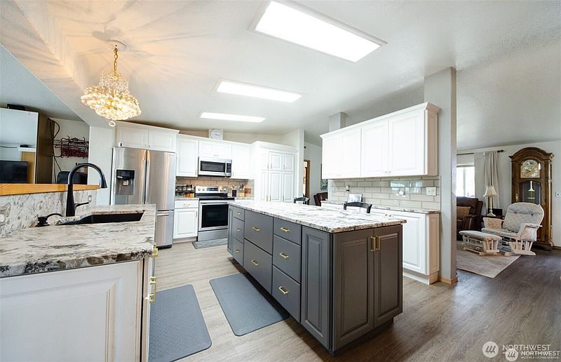 3rd image of 9220 183rd Avenue SW