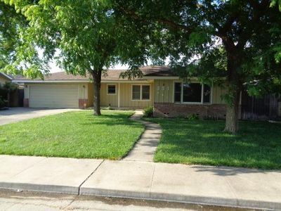 551 W Carpenter Ave, Reedley, CA, 93654