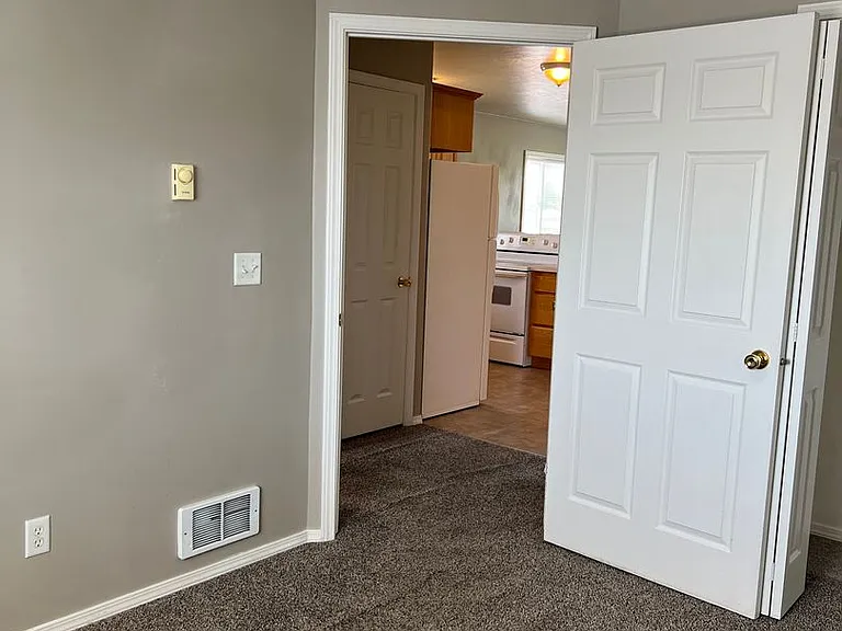 J944AC — Photo 16