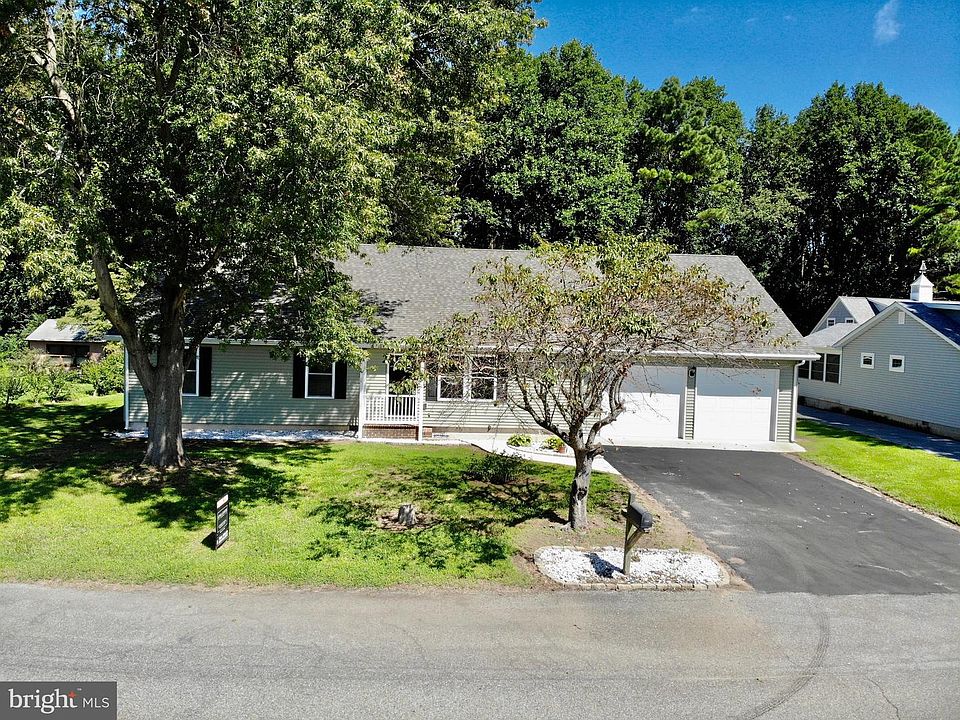 1st image of 135 Tulip Dr