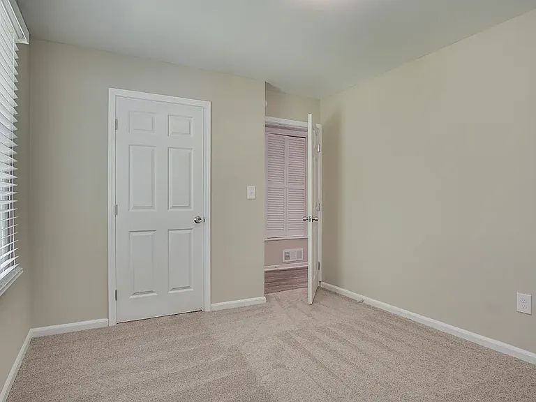 2416 Wood Hill Ln — Photo 6