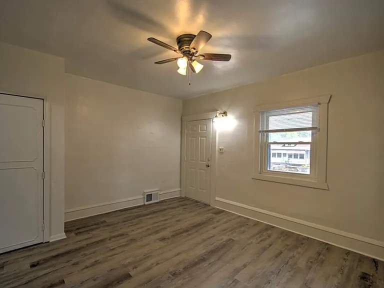1621 N Monroe St — Photo 2