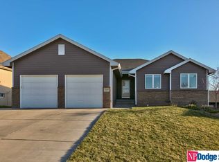21109 Shiloh Dr, Gretna, NE 68028