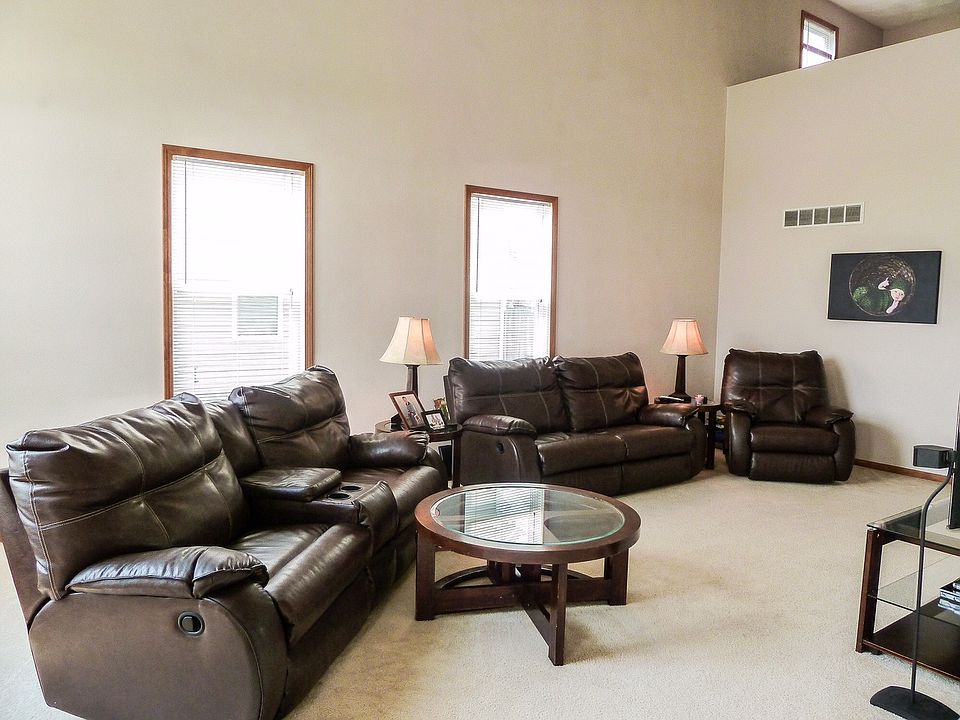 1st image of 3096 Hamlin Dr