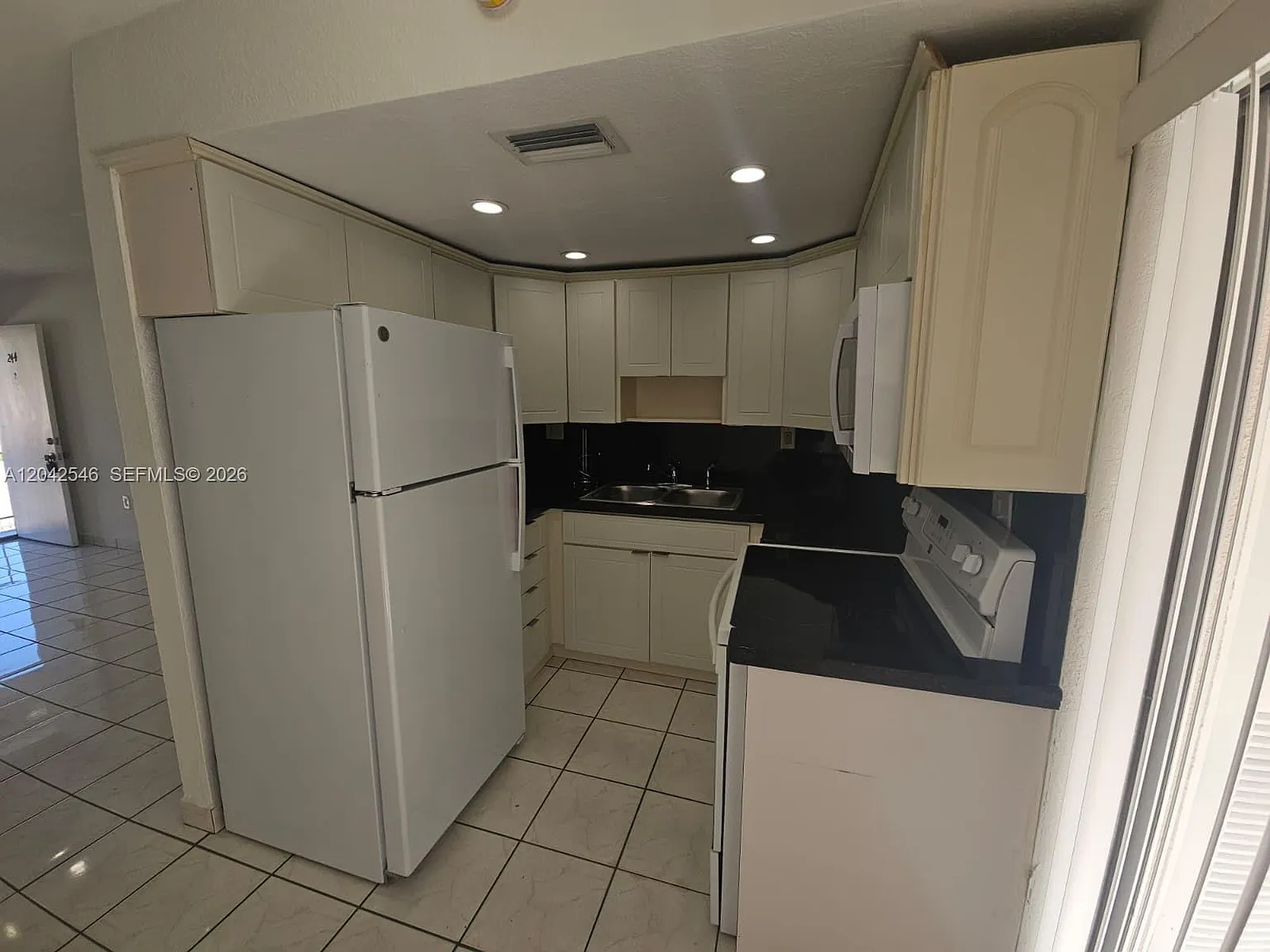 Mile Apts Condo — Photo 4