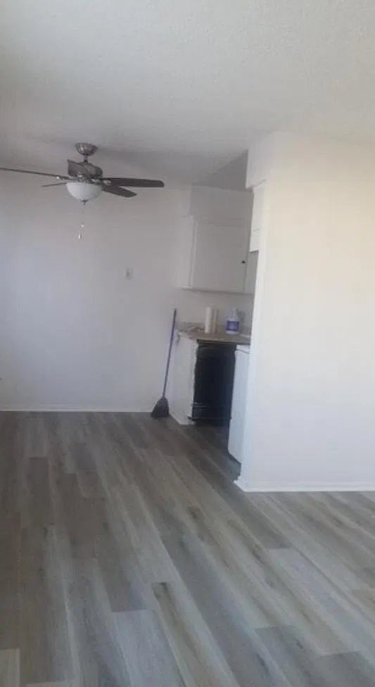 522 E Avenue Q5 — Photo 2