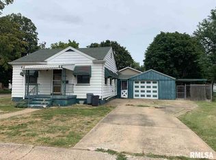 1015 E Locust St, Canton, IL 61520