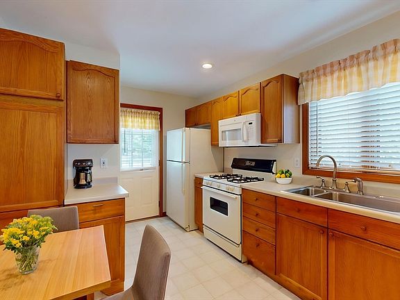 5th image of 55 Alvord Pl Unit 55