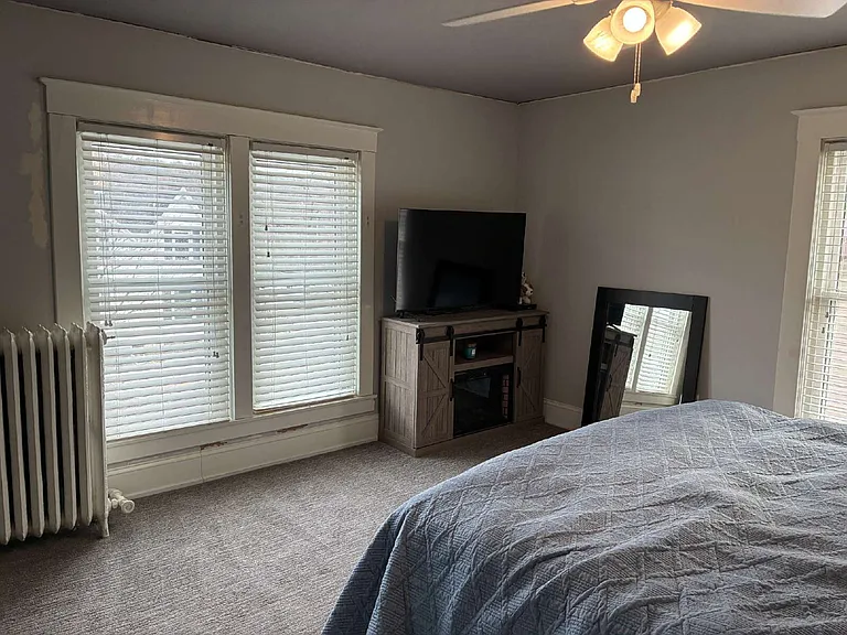 1006 Graham Ave — Photo 7