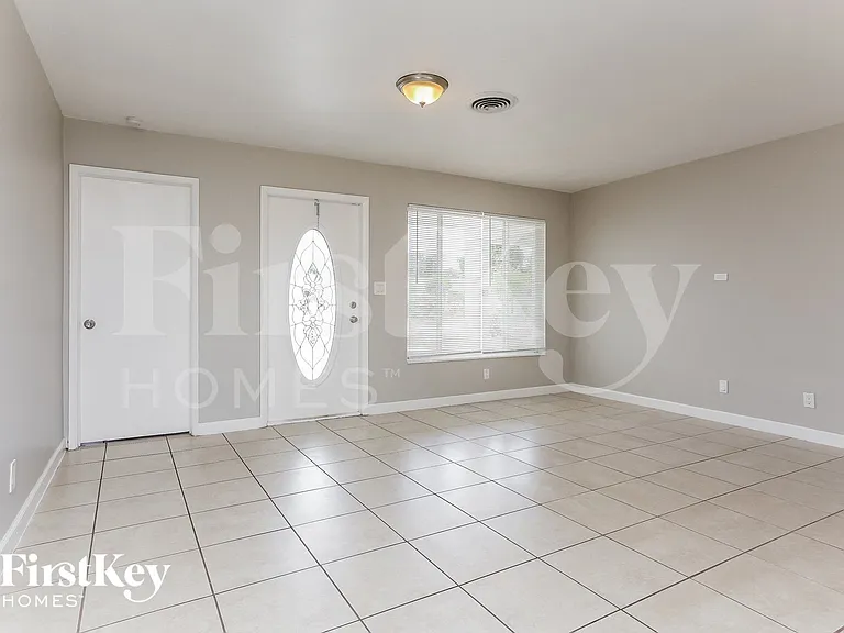 3611 NW 36th St — Photo 3
