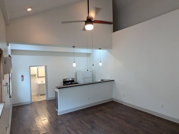 1206 Marigny St