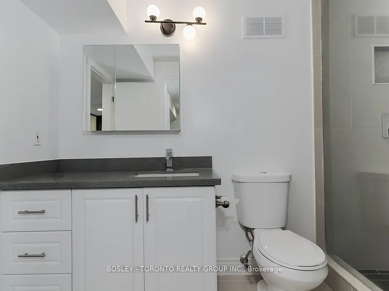 63 Burndale Ave #LOWER — Photo 12