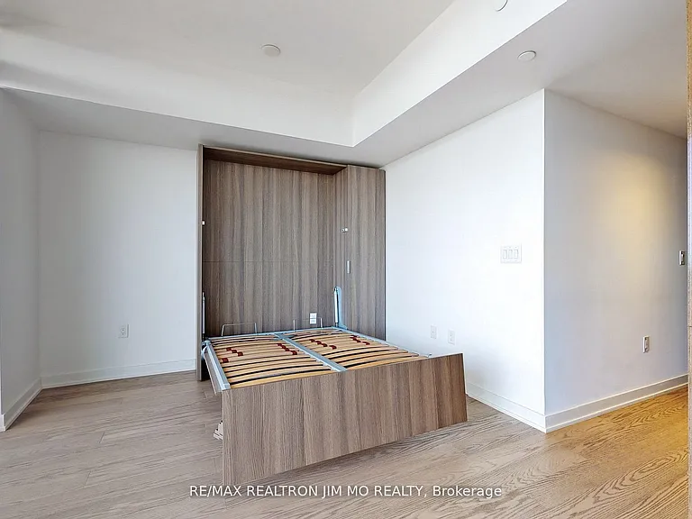 11 Wellesley St W #5510 — Photo 21