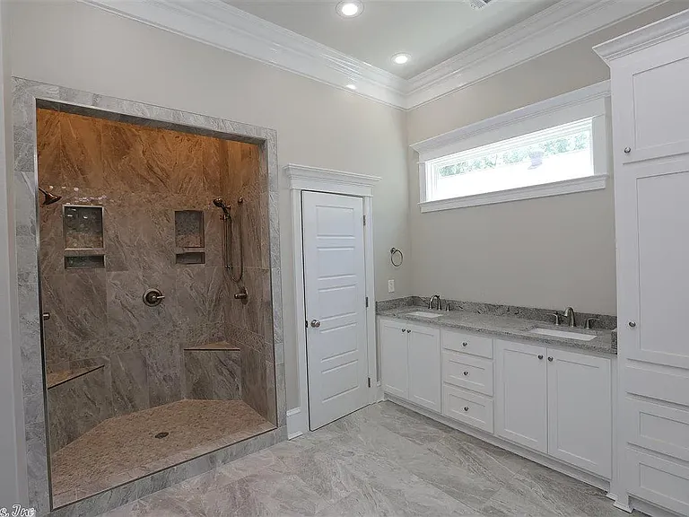 415 N Spruce St — Photo 12