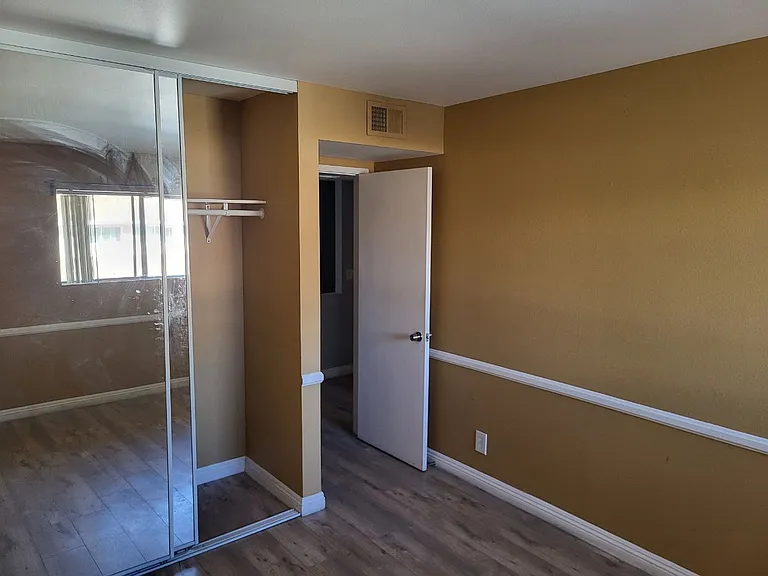 121 Sinclair Ave — Photo 12