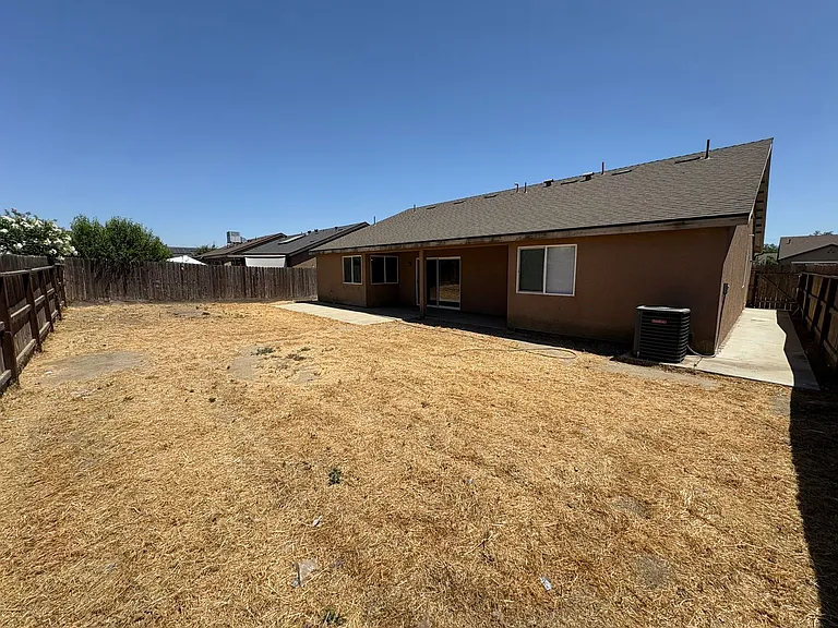 2132 E Sweet Ave — Photo 33