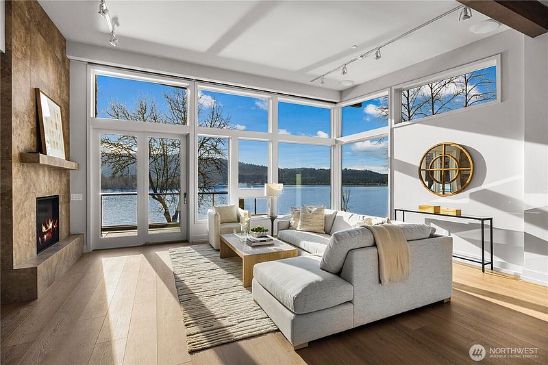 4th image of 4323 E Lake Sammamish Parkway SE #4323