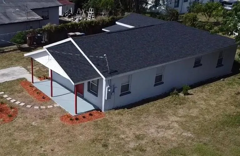 1016 Avenue A — Photo 2