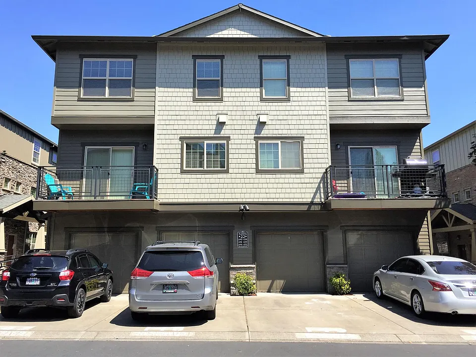 642 NW Garswood Ter
