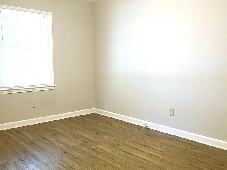 2141 Selwyn Ave #104 — Photo 11