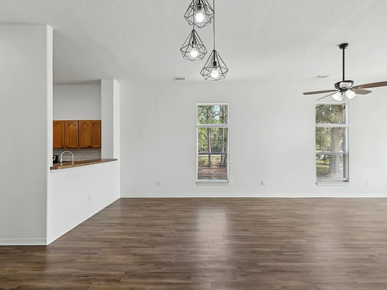 Devon Circle Apartments — Photo 14