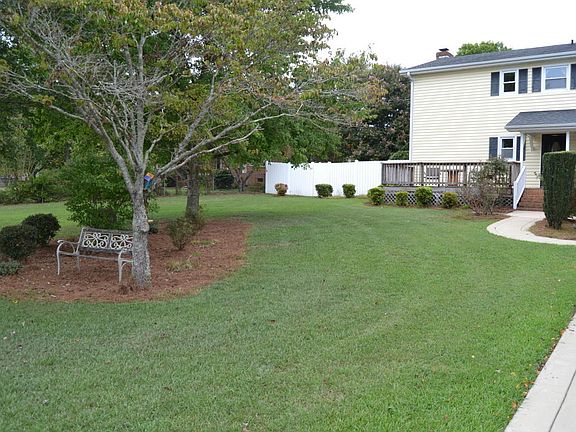 4th image of 211 Edgewater Dr