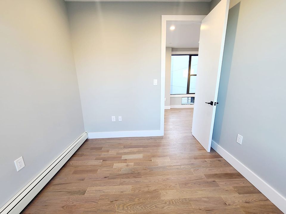 1st image of 2558 Hone Ave Floor 2