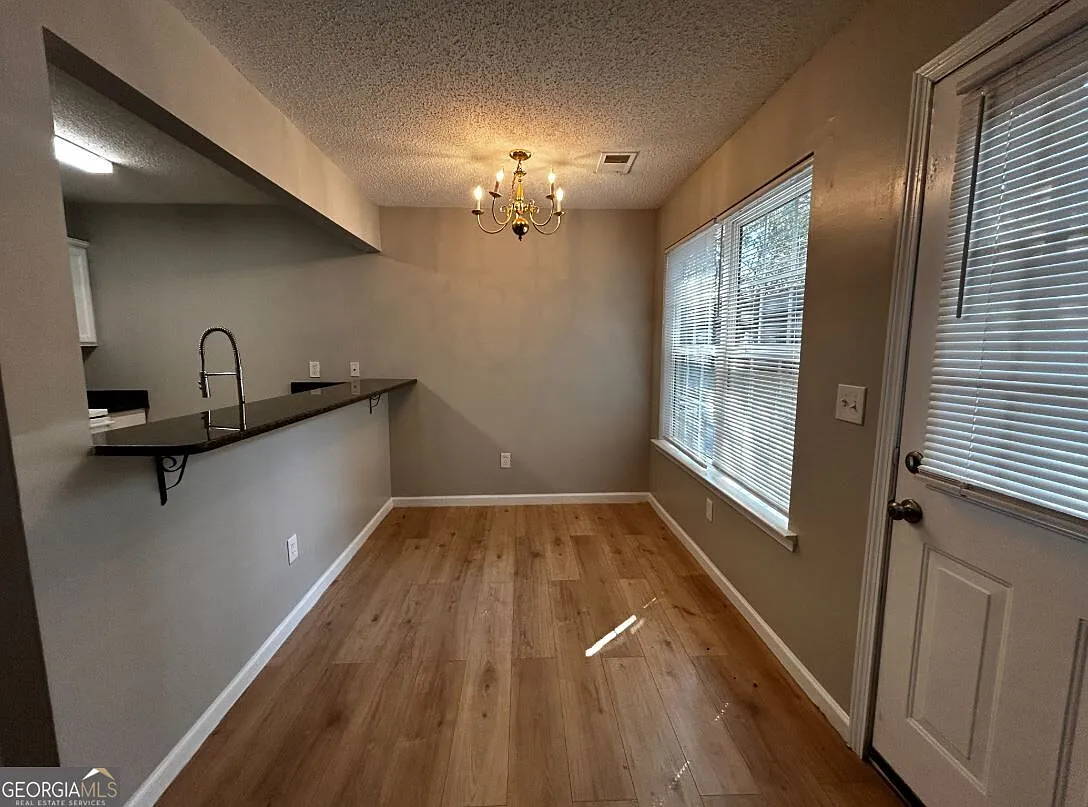 3 bed, 2.5 bath, 1216 sqft, $1,400 — Photo 3