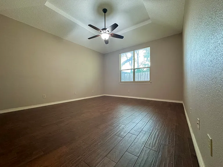 1913 Pine Ridge Dr — Photo 11