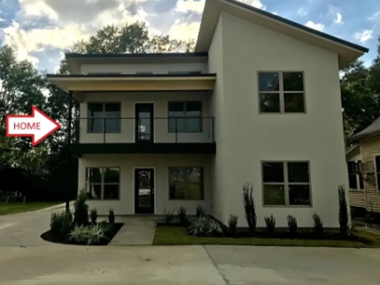 306 S Oak St — Photo 1