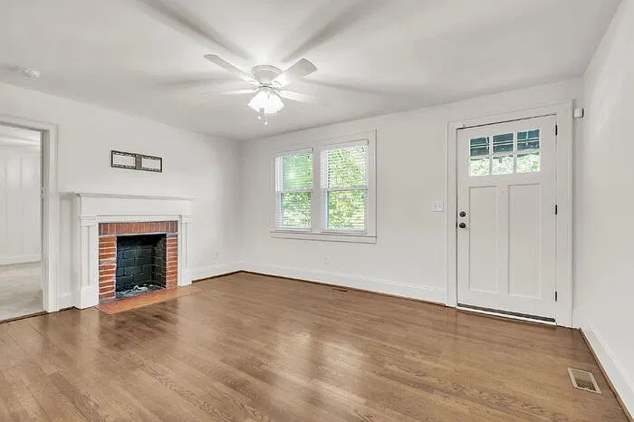 3 bed, 2.0 bath, 1304 sqft, $3,200 — Photo 4