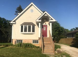 13 S Maple Ave, Fox Lake, IL 60020