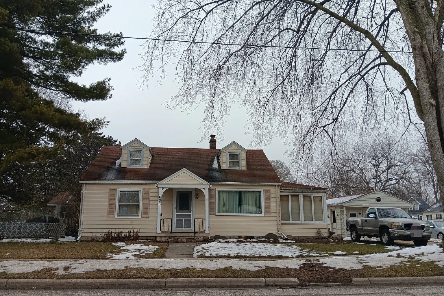 603 S Cedar St photo 1