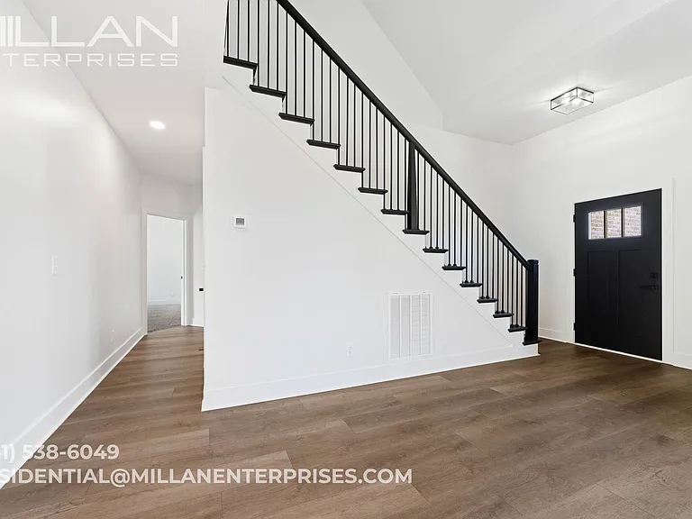 3509 Clover Hills Dr — Photo 2