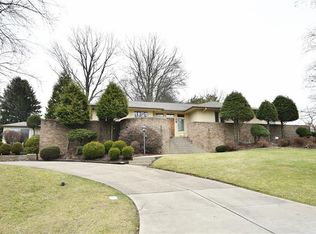 28 Janthia Dr, Pittsburgh, PA 15220