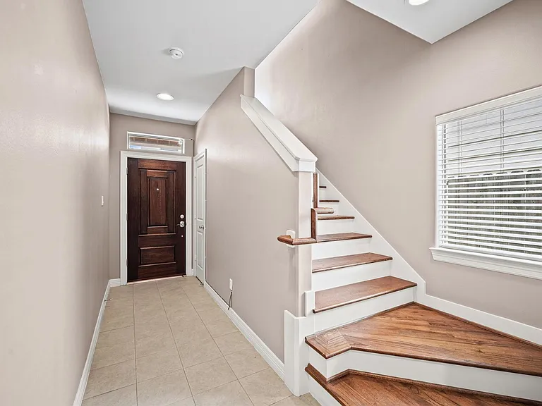 3840 Center St — Photo 4